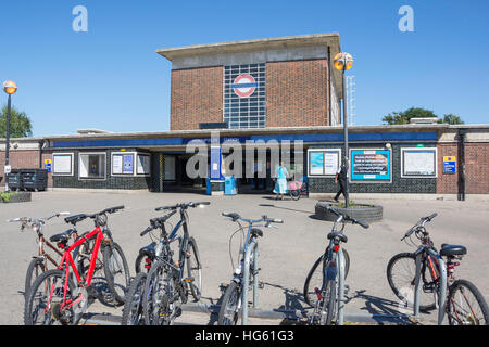 Ingresso al Northfields Stazione della Metropolitana, Northfields, London Borough of Ealing, Greater London, England, Regno Unito Foto Stock