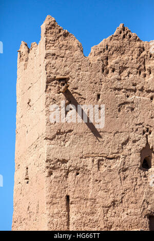 Ksar Elkhorbat, Marocco. Mattoni di fango, Costruzione di parete Casbah. Foto Stock