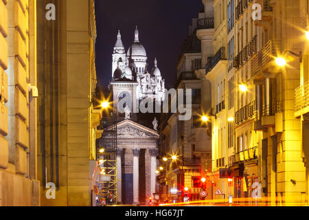 Basilica del Sacro Cuore durante la notte a Parigi, Fraance Foto Stock