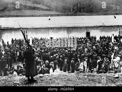 La foto della propaganda nazista mostra i rifugiati di guerra spagnoli (membri delle Brigate internazionali che hanno combattuto per il fronte popolare contro le truppe francos) in un campo di detenzione nel comune Prats-de-Mollo-la-Preste, Francia, febbraio 1939. Fotoarchiv für Zeitgeschichtee - NESSUN SERVIZIO DI CABLAGGIO - | utilizzo in tutto il mondo Foto Stock