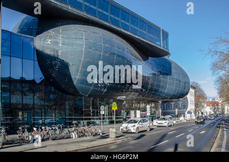 La Kunsthaus di Graz, Grazer Kunsthaus, o Graz Art Museum costruito come parte della capitale europea della cultura celebrazioni nel 2003 punto di riferimento architettonico Foto Stock