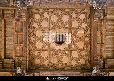 Soffitto in legno di una moschea di Bukhara, Uzbekistan Foto Stock