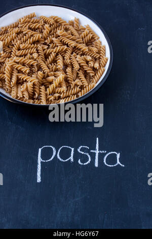 Materie frumento integrale fusili pasta Foto Stock