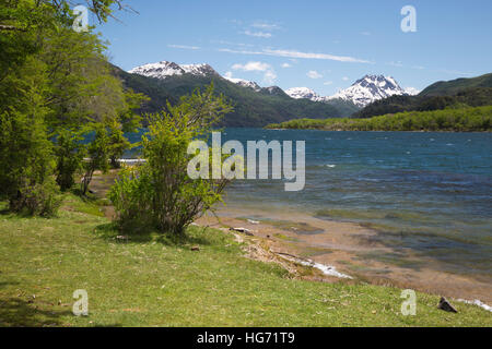 Vista sul Lago Villarino lungo sette laghi Drive, Parco Nazionale Nahuel Huapi, nel distretto del lago, Argentina, Sud America Foto Stock