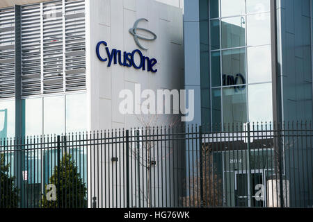 Un logo segno esterno di una CyrusOne centro dati in sterline, Virginia su dicembre 31, 2016. Foto Stock