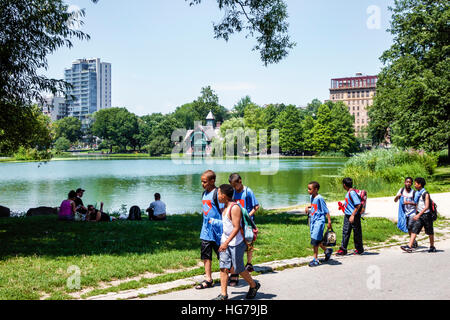 New York City,NY NYC Manhattan,Spanish Harlem,Central Park,URBAN,Harlem Meer,Lake,Harlem RBI,programma gioventù centro-città,ragazzi ragazzi ragazzi ragazzi neri bambini Foto Stock