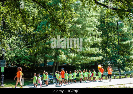 New York City,NY NYC Manhattan,Spanish Harlem,Central Park,urban,Harlem Meer,lake,SCAN,programma giovani della città interna,adulti neri,donne donne donne donne, Foto Stock