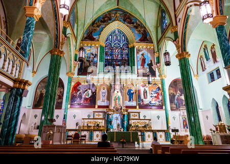 New York City,NY NYC Manhattan,Chelsea,Our Lady of Guadalupe Shrine,Saint,St Bernard Church,interno,cattolico,altare,vetrata,NY160 Foto Stock