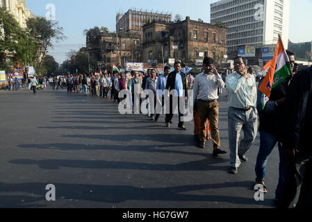 Kolkata, India. 05 gen 2017. Congresso Trinamool attivista proteste contro il recente arresto del partito leader Loksabha Sudip Bandyopadhyay dall'Ufficio centrale di inchiesta. © Saikat Paolo/Pacific Press/Alamy Live News Foto Stock