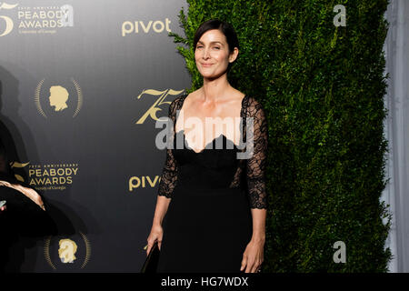 Carrie Anne-Moss arriva al settantacinquesimo Peabody Awards il 21 maggio 2016 in New York New York. Foto Stock