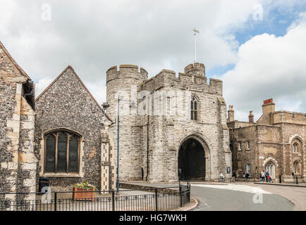 The Westgate, una casa di controllo medievale a Canterbury, Kent, Inghilterra Foto Stock