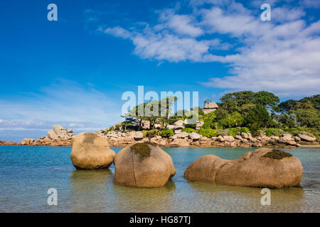 Costa di Granito Rosa in Bretagna vicino Ploumanach, Francia Foto Stock