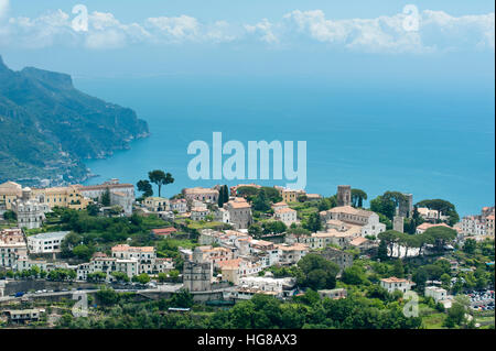 Vista della città vecchia, Ravello, Amalfi, Campania, Italia Foto Stock