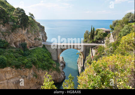 Fiordo, ponte sul Fiordo di Furore, Furore, Costiera Amalfitana, Salerno, Campania, Italia Foto Stock