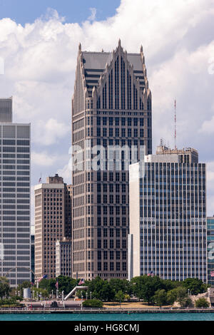 Il Fiume Detroit e dello skyline della città come si vede da Windsor, Ontario, Canada. Foto Stock