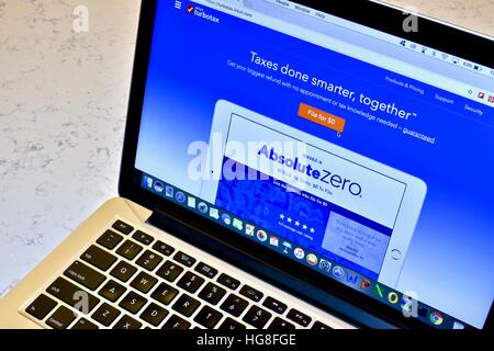 Un Apple Macbook Pro con il turbo imposta sito web visualizzato sullo schermo Foto Stock