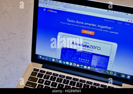 Un Apple Macbook Pro con il turbo imposta sito web visualizzato sullo schermo Foto Stock