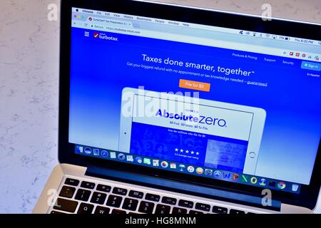 Un Apple Macbook Pro con il turbo imposta sito web visualizzato sullo schermo Foto Stock