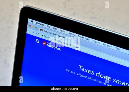 Un Apple Macbook Pro con il turbo imposta sito web visualizzato sullo schermo Foto Stock