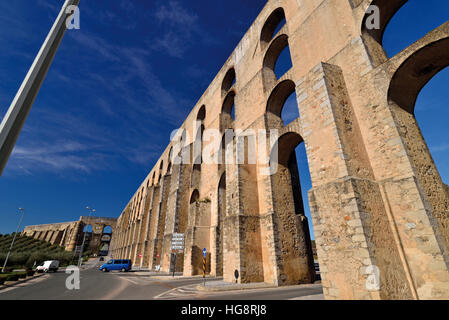 Acquedotto Storico 'Aqueducto da Amoreira' nel patrimonio mondiale Unesco città Elvas in Portogallo Foto Stock