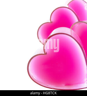 Modello romantico: Cuori rosa a fila isolatet su sfondo bianco. Foto Stock