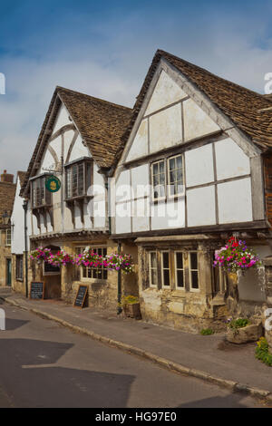 "Nel segno del Angel' ex locanda e ristorante nel villaggio di Lacock, Wiltshire, Inghilterra, Regno Unito Foto Stock