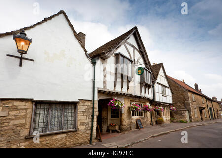 "Nel segno del Angel' ex locanda e ristorante nel villaggio di Lacock, Wiltshire, Inghilterra, Regno Unito Foto Stock