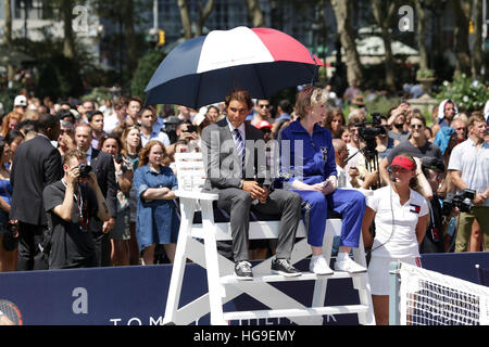 Rafael Nadal e Jane Lynch giudicare l'azione durante #tommyxnadal Foto Stock