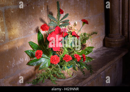 Natale decorazioni di fiori alla Cattedrale di Lincoln, Inghilterra Foto Stock