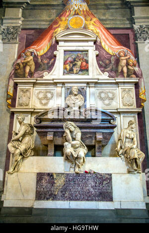 Tomba di Michelangelo Buonarroti nella Basilica di Santa Croce a Firenze Italia Foto Stock