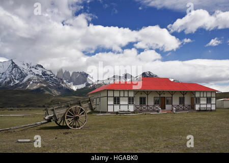 Rancho Laguna Amarga e Paine massiccio, Torres del Paine, Patagonia, Cile Foto Stock