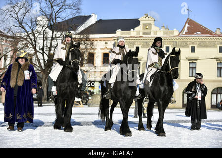 Uherske Hradiste, Repubblica Ceca. 06 gen 2017. La Carità organizzata dei tre re' raccolta di denaro in Uherske Hradiste, Repubblica Ceca, 6 gennaio 2017. © Dalibor Gluck/CTK foto/Alamy Live News Foto Stock