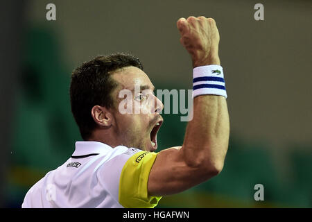 Chennai, India. Il 6 gennaio, 2017. Roberto Bautista Agut di Spagna celebra dopo la vittoria ai quarti di finale contro Mikhail YOUZHNY della Russia in ATP Chennai Open 2017 a Chennai il 6 gennaio 2017. Agut sconfigge Youzhny (2-6, 6-4, 6-4). © RS KUMAR KUMAR/Alamy Live News Foto Stock