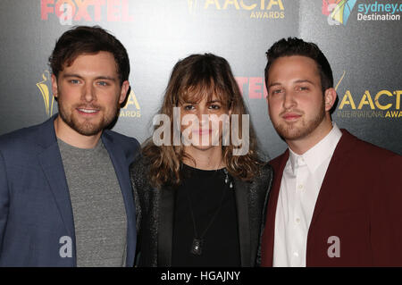 Hollywood, CA. 06 gen 2017. Ethan Thompson, Samantha Ronson, Pete Nappi, al 6° AACTA premi internazionali, a Avalon Hollywood in California a gennaio 06, 2017. © Faye Sadou/media/punzone Alamy Live News Foto Stock