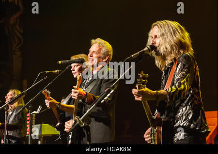 Las Vegas, NV, Stati Uniti d'America. Il 6 gennaio, 2017. ***La copertura della casa*** Styx e Don Felder delle Aquile eseguire presso il Teatro Veneziano al Venetian Las Vegas a Las Vegas in Nevada, il 6 gennaio 2017. © foto di PIL/media/punzone Alamy Live News Foto Stock