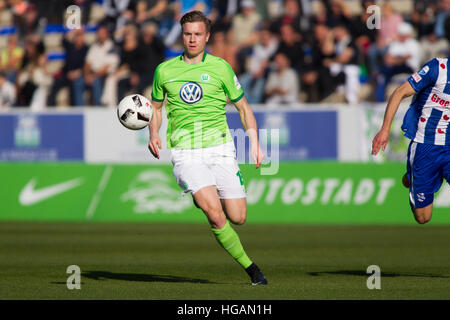 Murcia, Spagna. Il 7 gennaio, 2017. Wolfsburg di Yannick Gerhardt in azione durante il soccer amichevole tra VfL Wolfsburg e SC Heerenveen in Murcia, Spagna, 7 gennaio 2017. Foto: Pascu Mendez/dpa/Alamy Live News Foto Stock