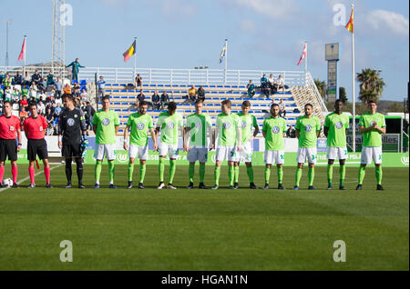 Murcia, Spagna. Il 7 gennaio, 2017. Il team di Wolfsburg nella foto prima che il calcio amichevole tra VfL Wolfsburg e SC Heerenveen in Murcia, Spagna, 7 gennaio 2017. Foto: Pascu Mendez/dpa/Alamy Live News Foto Stock