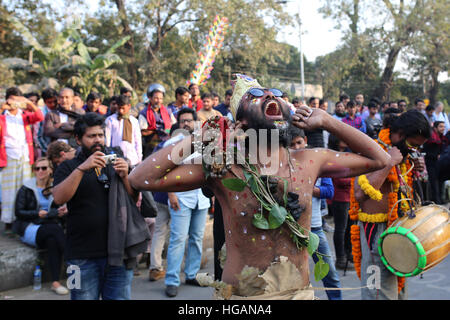 Dacca in Bangladesh. Il 7 gennaio, 2017. Gli attivisti del Bangladesh assistere ad una manifestazione di protesta a smettere di fare centrali a carbone vegetale in area di Sundarban) a Dhaka, nel Bangladesh il 07 gennaio 2016. La Sundarbans è il maggiore singolo tratto la foresta di mangrovie e è un sito Patrimonio Mondiale dell'UNESCO. Il Bangladesh è la pianificazione per costruire la Rampal impianto alimentato a carbone. Se costruito, le centrali a carbone vegetale sarà il paese più grande. Esso sarà costruito dalla società indiana NTPC Ltd. Credito: zakir hossain chowdhury zakir/Alamy Live News Foto Stock