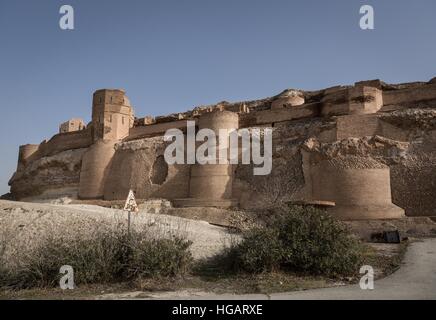 Raqqa, Siria. Il 7 gennaio, 2016. La SDF (Siriano Forze Democratiche) con YPG (curdi) ha riportato il famoso castello di Iside. - Chris Huby / Le Pictorium / Alamy Live News Foto Stock