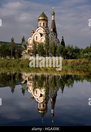 Immagine ad alta risoluzione della Chiesa Ortodossa di esaltazione della Santa Croce in Almaty Kazakhstan Foto Stock