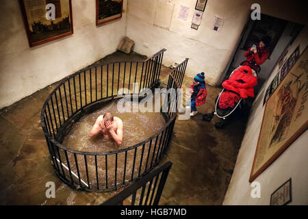 Whitewells Capodanno tuffo acqua di congelamento Foto Stock