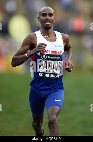 Sir Mo Farah termina settimo in uomini 8k gara durante il 2017 Grande Edinburgh International XCountry in Holyrood Park. Foto Stock