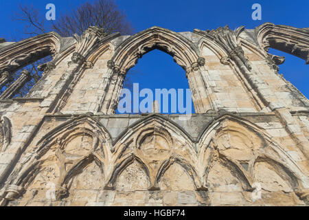 L'Abbazia di Santa Maria, una rovina abbazia benedettina di York, Inghilterra e un grado che ho elencato la costruzione REGNO UNITO Foto Stock