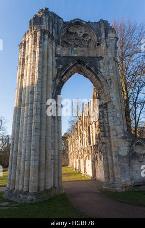 L'Abbazia di Santa Maria, una rovina abbazia benedettina di York, Inghilterra e un grado che ho elencato la costruzione REGNO UNITO Foto Stock