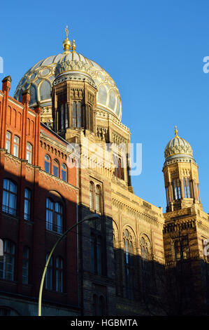 Facciata anteriore della Sinagoga Neue (Nuova Sinagoga) a Berlin Mitte, Oranienburger Straße, Berlino, Germania, Europa Foto Stock