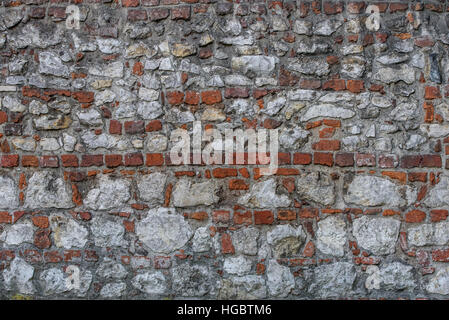 Distrutto nel corso del tempo un frammento del muro di castello Foto Stock