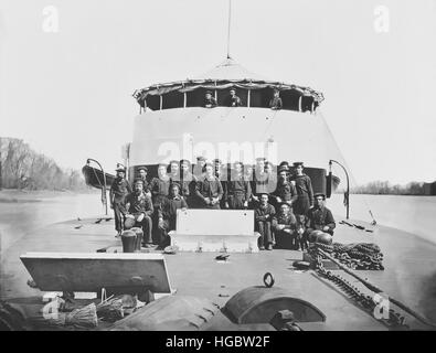 Equipaggio sul monitor USS Saugus durante la Guerra Civile Americana. Foto Stock