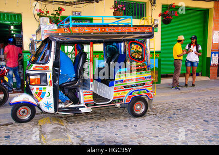 Colorato mototaxi in Guatape Foto Stock