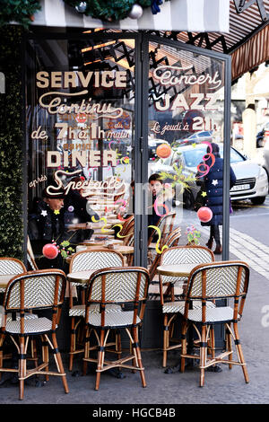 Il caffè con terrazza a Montmartre, Parigi Foto Stock