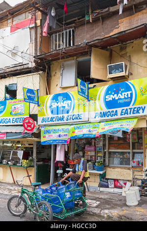 Negozi locali e residenti, Intramuros, Manila, Filippine Foto Stock